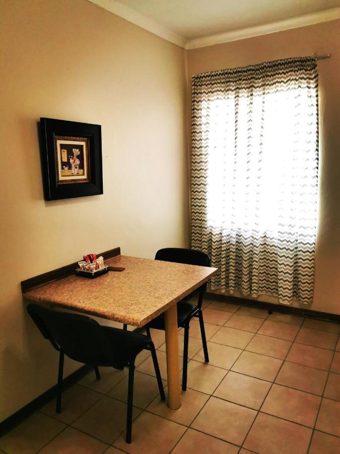 East Gate Rest Camp Apartment Buitepos Luaran gambar