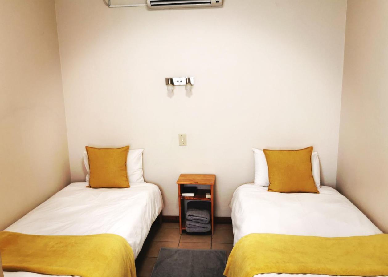 East Gate Rest Camp Apartment Buitepos Luaran gambar