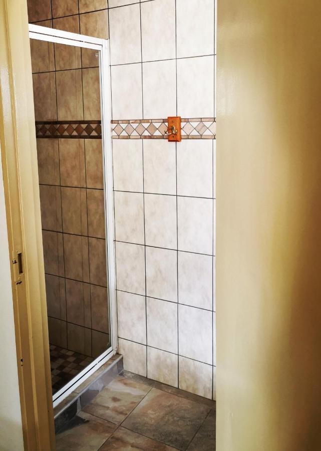 East Gate Rest Camp Apartment Buitepos Luaran gambar